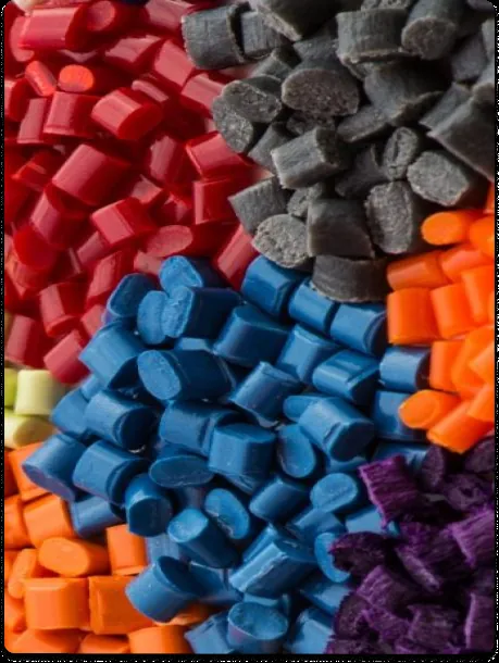 Detalhe de grânulos de PVC flexível em imagem ilustrativa