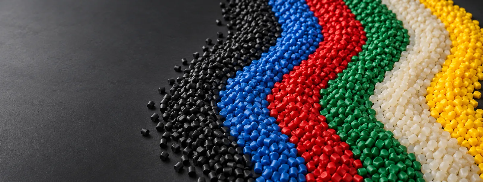 Grânulos de PVC flexível em seis cores, imagem conceitual